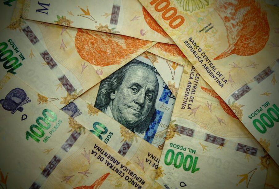 Argentyna walczy z inflacją przy pomocy dolarów. Waluta USA stała się częścią codziennego życia