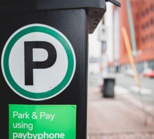 Bilety parkingowe przestały być papierowe. Parkometry przechodzą na płatności cyfrowe
