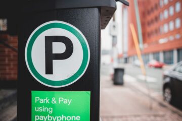 Bilety parkingowe przestały być papierowe. Parkometry przechodzą na płatności cyfrowe