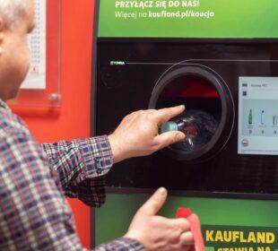 Butelka zwrotna wraca do sklepów. Na każdej kaucji ktoś musi zarobić