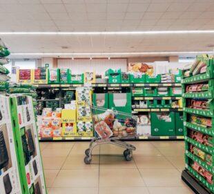 Ceny tych samych produktów różnią się między sklepami nawet o kilkadziesiąt procent