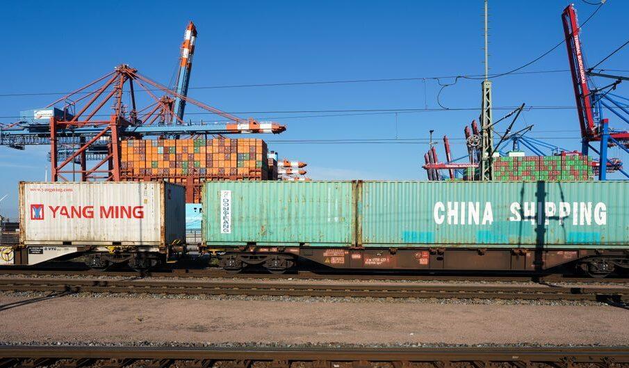 Ciężarówki jadące z Chin do Polski - jak wygląda transport koleją