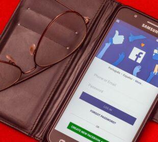 Co dzieje się z kontem na Facebooku po śmierci użytkownika