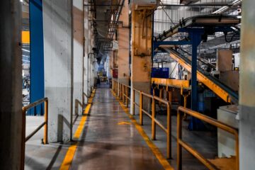 Co dzieje się z paczką między Paczkomatem a sortownią