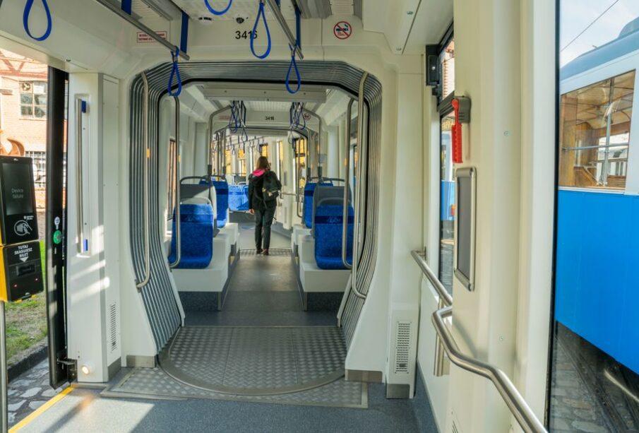 Co znajduje się w środku nowoczesnego autobusu elektrycznego