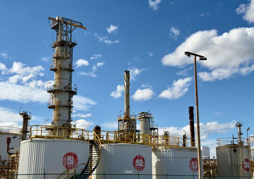 Dlaczego Australia eksportuje gaz mimo problemów z cenami energii u siebie