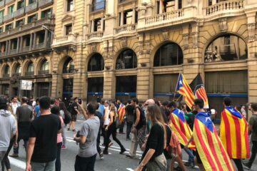 Dlaczego Barcelona, Amsterdam i Wenecja ograniczają turystykę