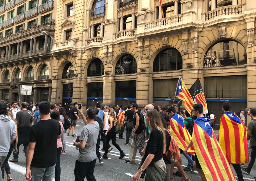 Dlaczego Barcelona, Amsterdam i Wenecja ograniczają turystykę