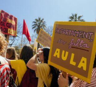 Dlaczego Barcelona ogranicza liczbę turystów