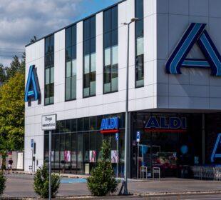 Dlaczego Biedronka buduje coraz więcej sklepów w małych miastach