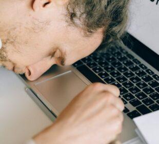 Dlaczego ludzie zostają w pracy której nie lubią przez wiele lat
