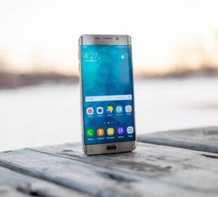 Dlaczego telefony stały się tak drogie mimo podobnych podzespołów