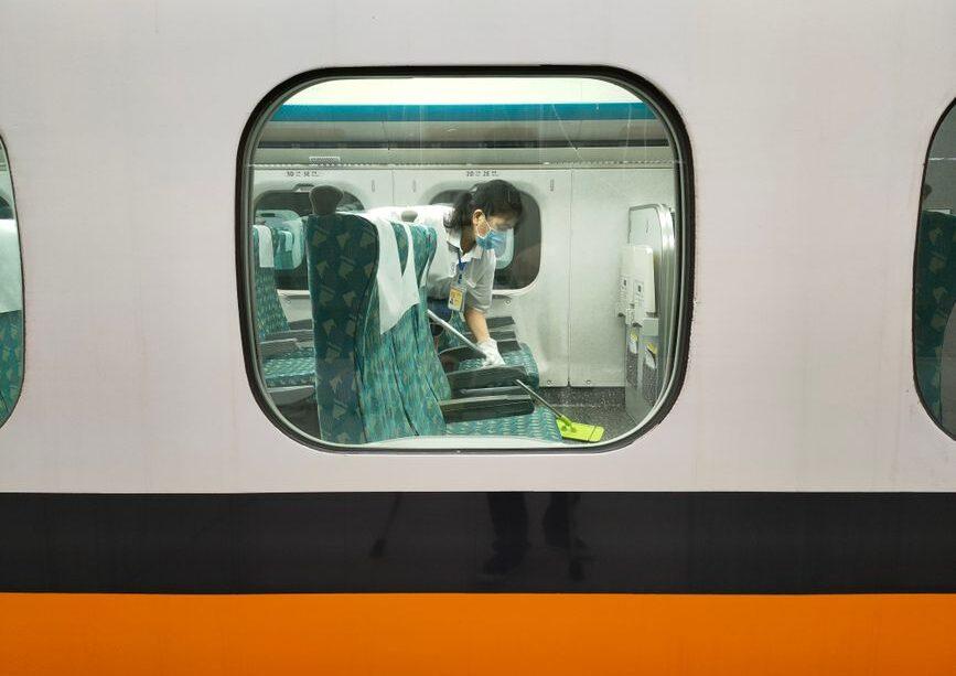 Dlaczego w Japonii pracownik sprząta pociąg w kilka minut