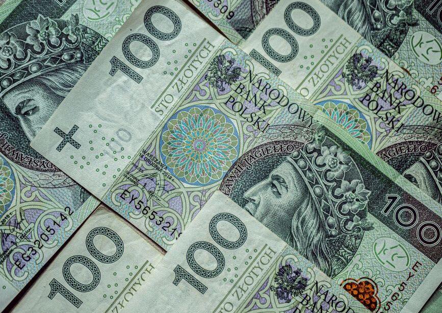 Ile pieniędzy Polacy trzymają na rachunkach bankowych