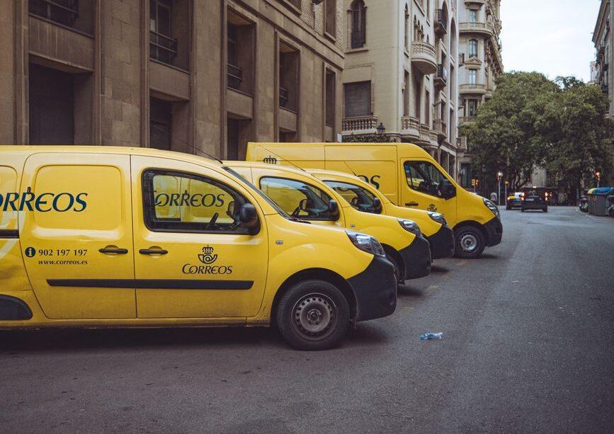 Ile zarabia kurier InPost, DPD i DHL