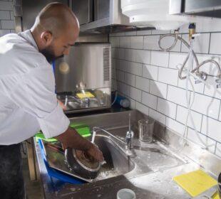 Inspektor sanitarny może zamknąć restaurację podczas jednej kontroli