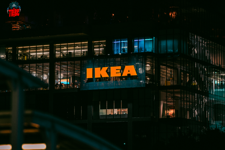Jak IKEA stała się globalną firmą zaczynając od małego szwedzkiego sklepu