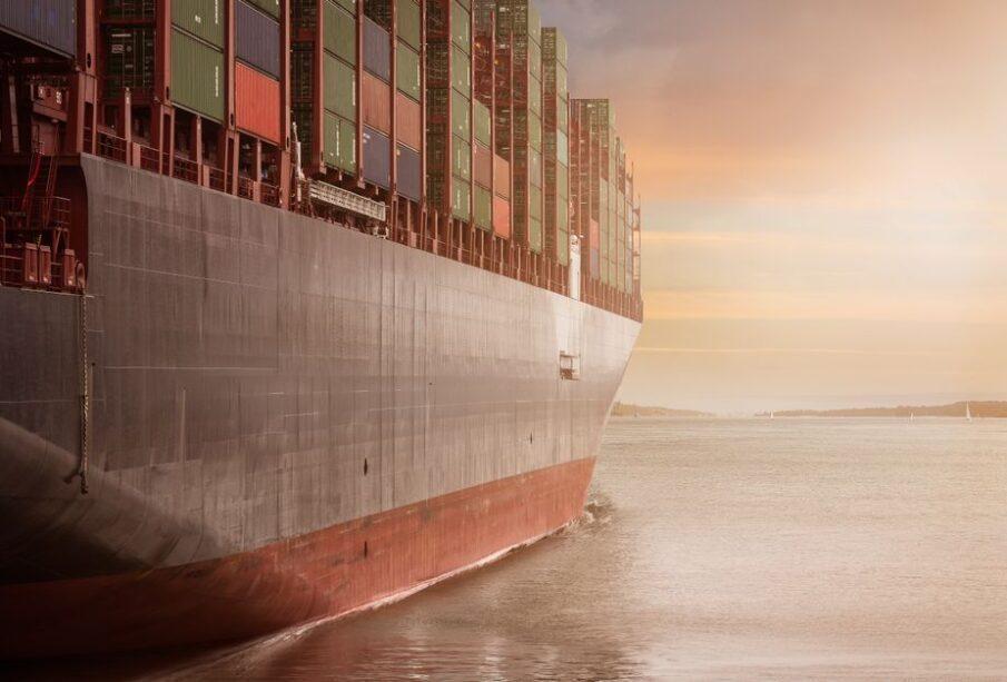 Jak Maersk zarabia na przewożeniu rzeczy z jednego końca świata na drugi