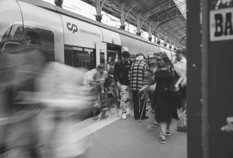 Jak działa społeczeństwo miasta w którym większość mieszkańców dojeżdża