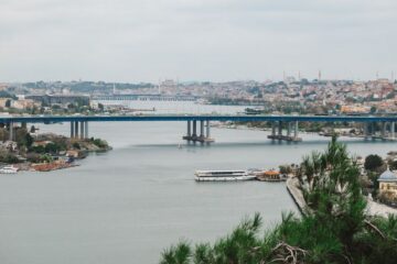 Jak wygląda życie w największym mieście Turcji po obu stronach Bosforu