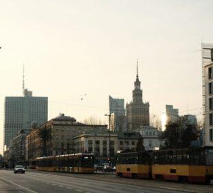 Jak zmienia się życie człowieka po przeprowadzce z małego miasta do Warszawy