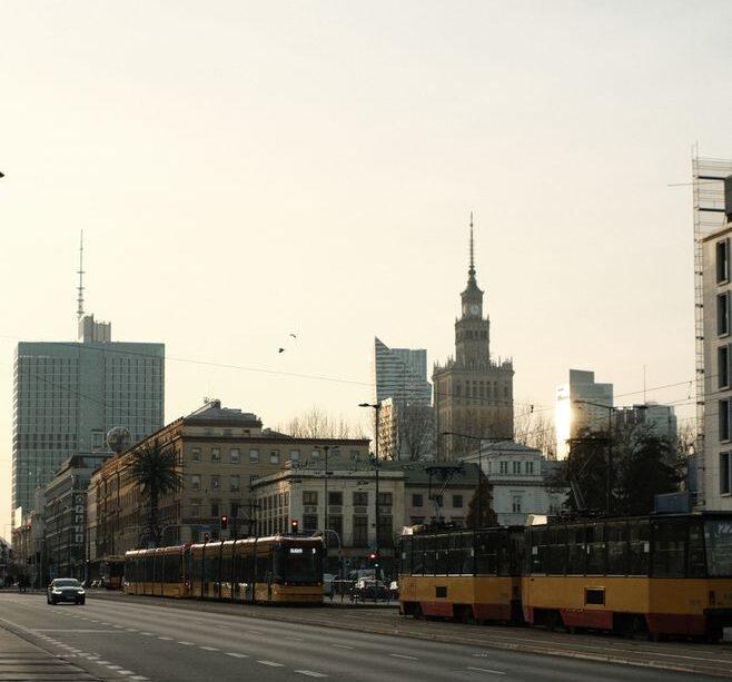 Jak zmienia się życie człowieka po przeprowadzce z małego miasta do Warszawy
