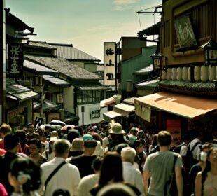 Japonia wprowadza nowe zasady dla turystów. Kraj próbuje opanować rekordową liczbę odwiedzających