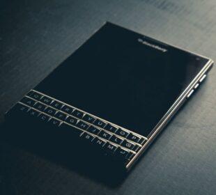 Klawiatury w telefonach wracają jako gadżet. Fizyczne przyciski znów mają swoich fanów