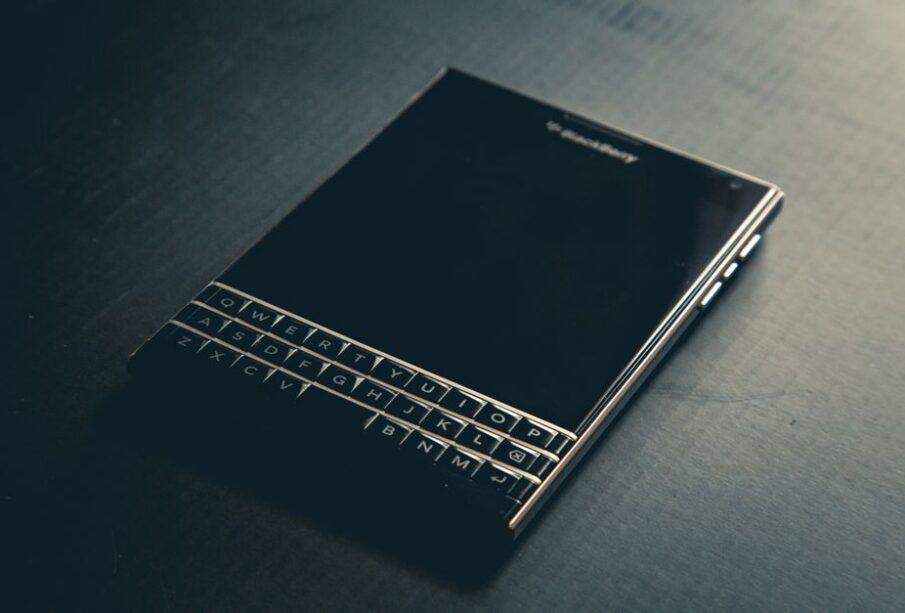 Klawiatury w telefonach wracają jako gadżet. Fizyczne przyciski znów mają swoich fanów