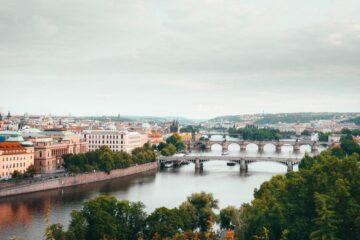 Najdroższy dzień na wakacje w popularnych europejskich miastach
