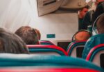 Nogi na zagłówku i brak wstydu. Nagranie z polskiego samolotu wywołało burzę w sieci