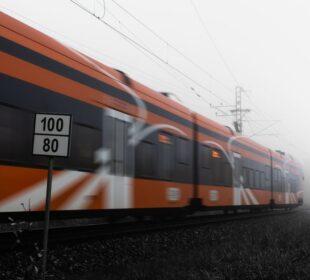 Pendolino kontra zwykły pociąg - skąd bierze się różnica w cenie