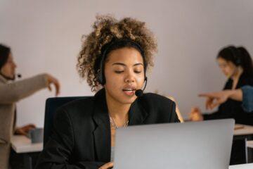 Praca w call center po drugiej stronie słuchawki