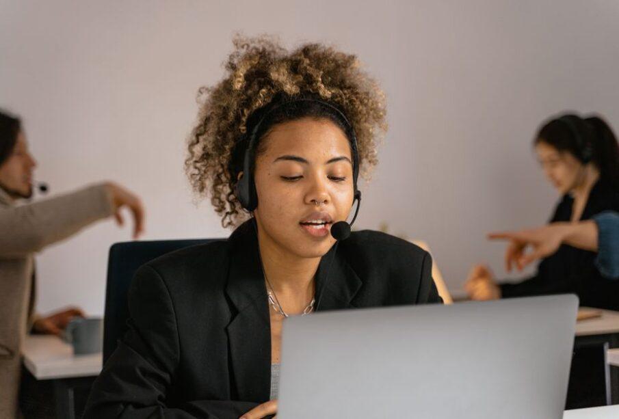 Praca w call center po drugiej stronie słuchawki