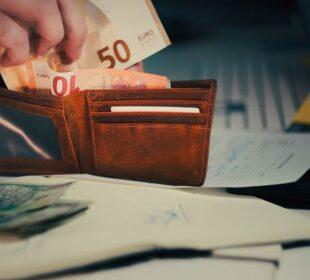 Programista na etacie kontra B2B - ile zostaje na rękę