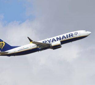 Ryanair kontra Wizz Air - dokąd z Polski polecimy najtaniej