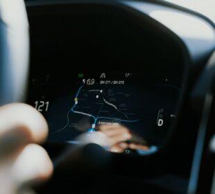 Samochód spalinowy kontra elektryczny na trasie Warszawa Gdańsk