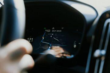 Samochód spalinowy kontra elektryczny na trasie Warszawa Gdańsk