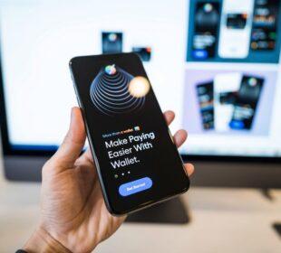 Smartfon jako portfel klucze aparat i bilet w jednym