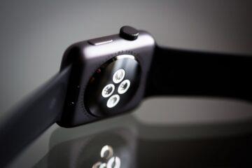Smartwatch za 300 zł kontra Apple Watch za ponad 2000 zł