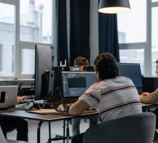 Technologia która miała zabrać pracę ludziom a stworzyła nowe zawody