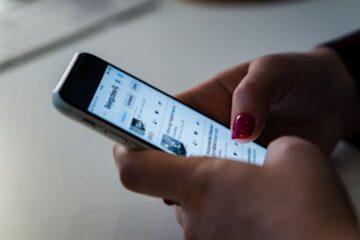TikTok kontra Instagram - jak aplikacje walczą o każdą minutę naszego czasu