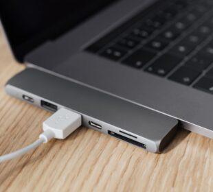 USB-C miał zakończyć plątaninę kabli. W praktyce powstał nowy problem z kompatybilnością