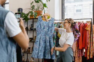 Zalando, Vinted i Allegro - trzy różne sposoby na sprzedaż niepotrzebnych rzeczy