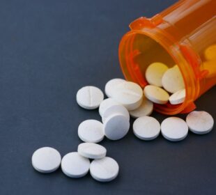 Cienka granica między lekiem a narkotykiem: Mechanizm nielegalnego obrotu opioidami