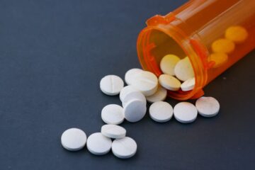 Cienka granica między lekiem a narkotykiem: Mechanizm nielegalnego obrotu opioidami